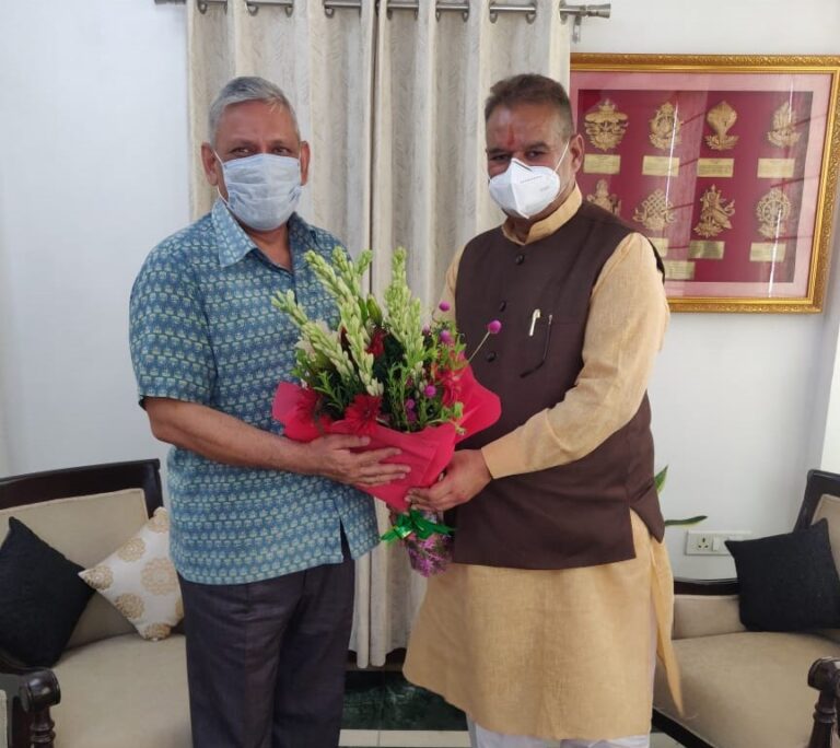 सीडीएस जनरल बिपिन रावत से सैनिक कल्याण मंत्री गणेश जोशी ने की मुलाक़ात— सीडीएस जनरल बिपिन रावत से सैनिक कल्याण मंत्री गणेश जोशी ने की मुलाक़ात—