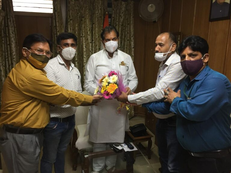 उत्तराखंड राज्य कर मिनिस्ट्रियल स्टाफ एसोसिएशन के एक शिष्टमंडल ने शनिवार को उत्तराखंड विधानसभा अध्यक्ष प्रेमचंद अग्रवाल से उनके बैराज स्थित कैंप कार्यालय में की भेंट उत्तराखंड राज्य कर मिनिस्ट्रियल स्टाफ एसोसिएशन के एक शिष्टमंडल ने शनिवार को उत्तराखंड विधानसभा अध्यक्ष प्रेमचंद अग्रवाल से उनके बैराज स्थित कैंप कार्यालय में की भेंट