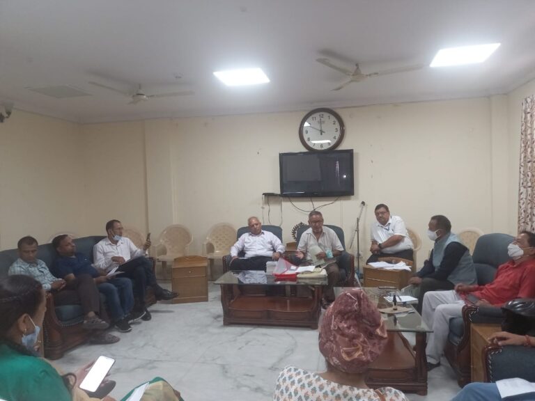 आज विभिन्न क्षेत्रीय दलों व जन संगठनों के कर्मचारी नेताओँ की रेसकोर्स स्तिथ होस्टल में अहम बैठक शंकर सुरेन्द्र सिंह पाँगती की अध्यक्षता आज विभिन्न क्षेत्रीय दलों व जन संगठनों के कर्मचारी नेताओँ की रेसकोर्स स्तिथ होस्टल में अहम बैठक शंकर सुरेन्द्र सिंह पाँगती की अध्यक्षता