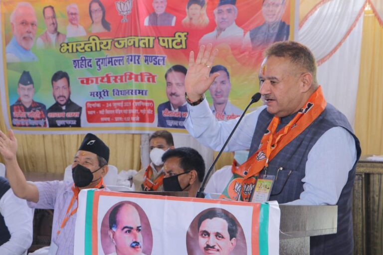 कैबिनेट मंत्री गणेश जोशी ने डाकरा, गढ़ी कैंट एक वेडिंग प्वाइंट में शहीद दुर्गामल्ल नगर मंडल कार्यसमिति क़ो किया सम्बोधित कैबिनेट मंत्री गणेश जोशी ने डाकरा, गढ़ी कैंट एक वेडिंग प्वाइंट में शहीद दुर्गामल्ल नगर मंडल कार्यसमिति क़ो किया सम्बोधित