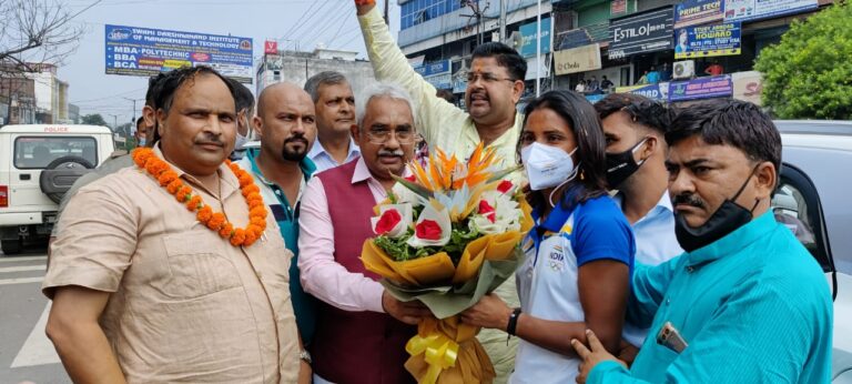 बीजेपी प्रदेश अध्यक्ष मदन कौशिक ने वंदना का हरिद्वार में स्वागत कर किया सम्मानित बीजेपी प्रदेश अध्यक्ष मदन कौशिक ने वंदना का हरिद्वार में स्वागत कर किया सम्मानित