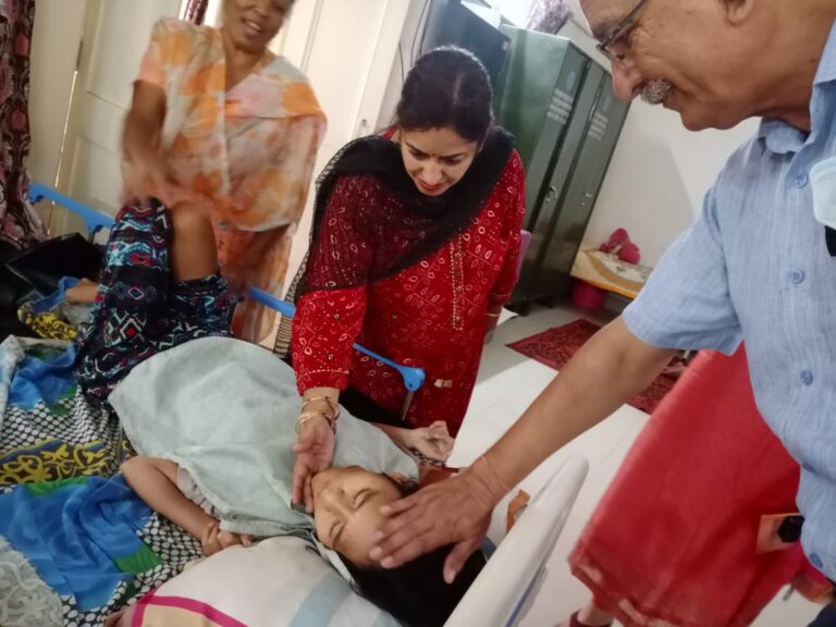 वर्ल्ड सीनियर सिटीजन डे : मनबीर कौर चैरिटेबल ट्रस्ट के सभी सदस्यों ने चशायर होम वृद्धावस्था केंद्र पहुँचकर , बड़े धूमधाम से मनाया बुजुर्गों संग रक्षाबंधन व वरिष्ठ नागरिक दिवस वर्ल्ड सीनियर सिटीजन डे : मनबीर कौर चैरिटेबल ट्रस्ट के सभी सदस्यों ने चशायर होम वृद्धावस्था केंद्र पहुँचकर , बड़े धूमधाम से मनाया बुजुर्गों संग रक्षाबंधन व वरिष्ठ नागरिक दिवस