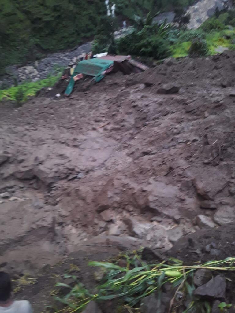 धारचूला तहसील ग्राम जुम्मा में बादल फटा धारचूला तहसील ग्राम जुम्मा में बादल फटा