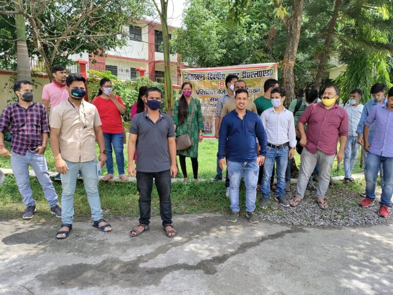 डायट डीएलएड संघ को प्रदेश सरकार ने दिया सिर्फ आश्वासन , सरकार के इस रेवैये से परेशान होकर धरने पर बैठा संघ डायट डीएलएड संघ को प्रदेश सरकार ने दिया सिर्फ आश्वासन , सरकार के इस रेवैये से परेशान होकर धरने पर बैठा संघ