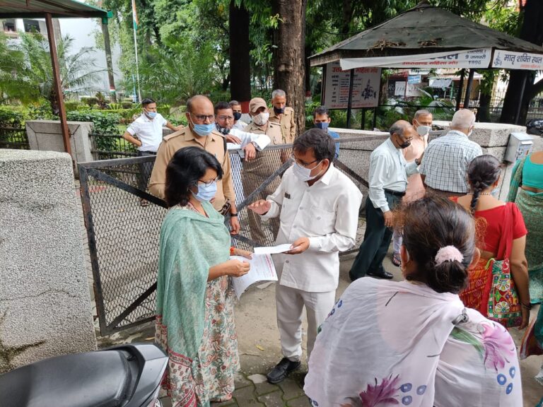 स्मार्ट सिटी प्रोजैक्ट टैण्डर प्रक्रिया में भ्रष्टाचार की सीबीआई जांच कराने हेतु गोपाल वनवासी ने सौंपा सीटी मजिस्ट्रेट कुसुम चौहान को ज्ञापन स्मार्ट सिटी प्रोजैक्ट टैण्डर प्रक्रिया में भ्रष्टाचार की सीबीआई जांच कराने हेतु गोपाल वनवासी ने सौंपा सीटी मजिस्ट्रेट कुसुम चौहान को ज्ञापन