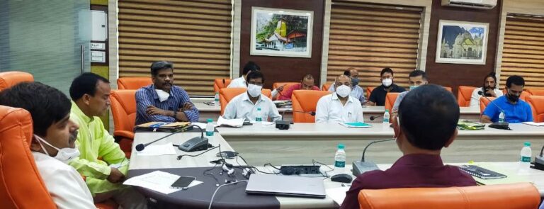 लम्बित प्रस्तावों को आगामी कैबिनेट में लायें अधिकारीः डॉ धनसिंह रावत लम्बित प्रस्तावों को आगामी कैबिनेट में लायें अधिकारीः डॉ धनसिंह रावत