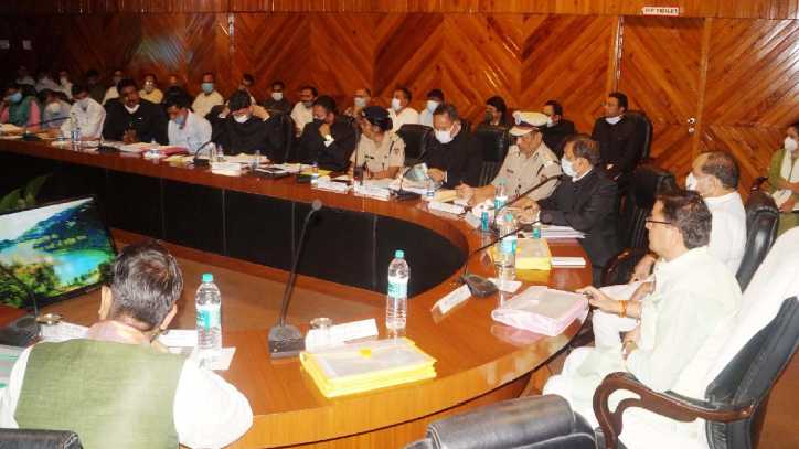 उत्तराखंड : सीएम धामी ने नैनीताल में जिला स्तरीय अधिकारियों संग की विकास योजनाओं की समीक्षा उत्तराखंड : सीएम धामी ने नैनीताल में जिला स्तरीय अधिकारियों संग की विकास योजनाओं की समीक्षा
