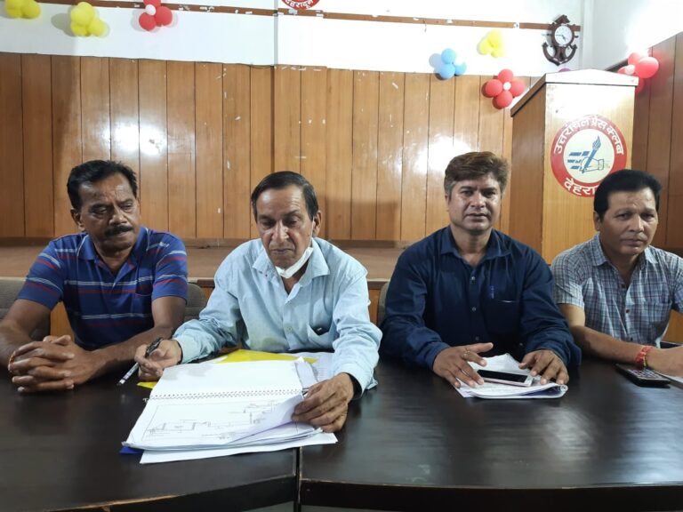प्रेस क्लब में प्रेस को संबोधित करते हुए रेन वाटर हार्वेस्टिंग इनोवेशन के संदर्भ में रखी एक प्रेस वार्ता प्रेस क्लब में प्रेस को संबोधित करते हुए रेन वाटर हार्वेस्टिंग इनोवेशन के संदर्भ में रखी एक प्रेस वार्ता