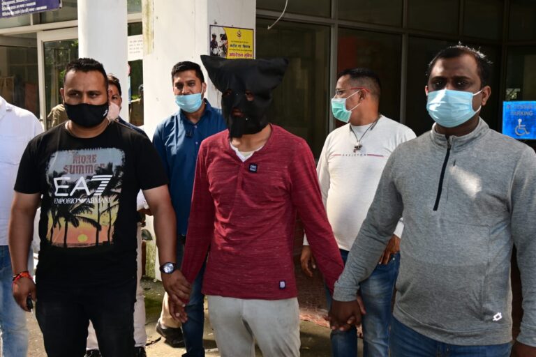 पटेलनगर पुलिस को मिली सफलता, वृद्व व्यापारी से लूट कर हत्या करने वाले अभियुक्त को पुलिस ने किया गिरफ्तार पटेलनगर पुलिस को मिली सफलता, वृद्व व्यापारी से लूट कर हत्या करने वाले अभियुक्त को पुलिस ने किया गिरफ्तार