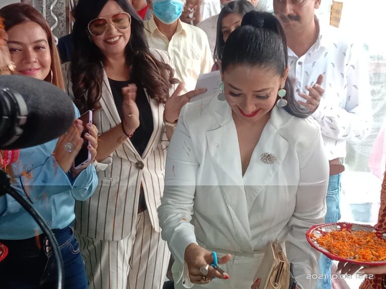 बालीवुड अभिनेत्री श्रुति पंवार ने किया द ब्लिस ज्वैलरी शो रूम का शुभारम्भ बालीवुड अभिनेत्री श्रुति पंवार ने किया द ब्लिस ज्वैलरी शो रूम का शुभारम्भ