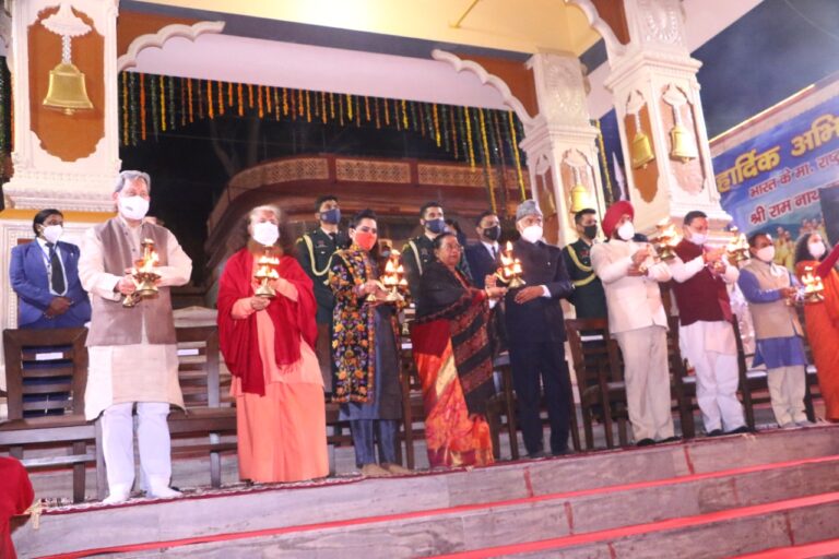 उत्तराखंड : राष्ट्रपति श्री रामनाथ कोविंद ने परमार्थ निकेतन आश्रम ऋषिकेश गंगा आरती में किया प्रतिभाग उत्तराखंड : राष्ट्रपति श्री रामनाथ कोविंद ने परमार्थ निकेतन आश्रम ऋषिकेश गंगा आरती में किया प्रतिभाग