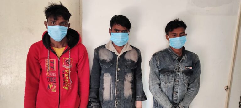 देहरादून 03 अभियुक्त चोरी किए बिजली के एल्युमिनियम कंडक्टर के 02 बंडल, 07 कॉपर की रोड एवं 01 आलानकब के साथ गिरफ्तार देहरादून 03 अभियुक्त चोरी किए बिजली के एल्युमिनियम कंडक्टर के 02 बंडल, 07 कॉपर की रोड एवं 01 आलानकब के साथ गिरफ्तार