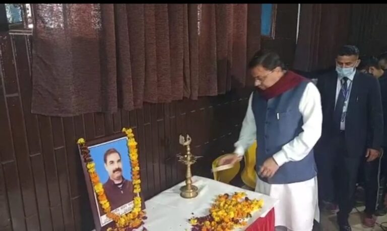 देहरादून :सीएम धामी ने बहुद्देशीय क्रीडा हॉल में उत्तराखण्ड सचिवालय बैडमिंटन क्लब द्वारा आयोजित अन्तर्विभागीय बैडमिंटन प्रतियोगिता-2021 का किया शुभारम्भ देहरादून :सीएम धामी ने बहुद्देशीय क्रीडा हॉल में उत्तराखण्ड सचिवालय बैडमिंटन क्लब द्वारा आयोजित अन्तर्विभागीय बैडमिंटन प्रतियोगिता-2021 का किया शुभारम्भ