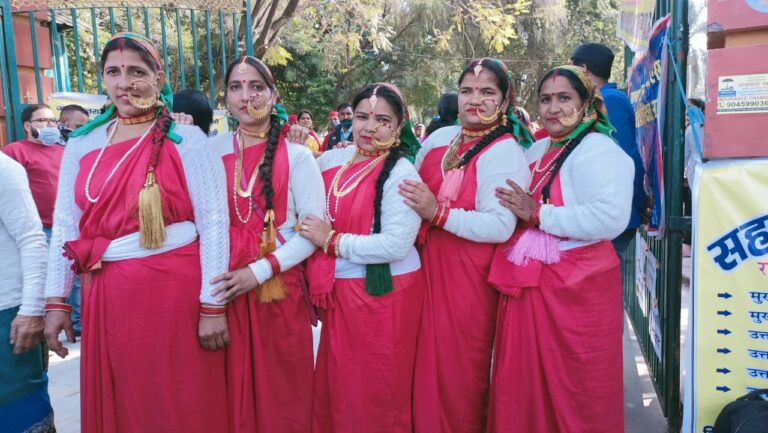 उत्तराखंड महिला मंच ने अपना 28 वां स्थापना दिवस पारम्परिक सांस्कृतिक रैली निकालते हुए मनाया,सशक्त भूकानून की मांग उत्तराखंड महिला मंच ने अपना 28 वां स्थापना दिवस पारम्परिक सांस्कृतिक रैली निकालते हुए मनाया,सशक्त भूकानून की मांग