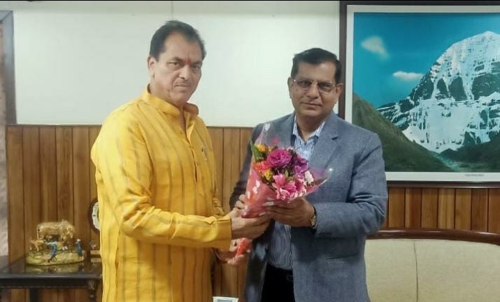 उत्तराखंड विधानसभा अध्यक्ष प्रेमचंद अग्रवाल ने हाल ही में सेना निवृत्त हुए उत्तराखंड के मुख्य न्यायाधीश राघवेंद्र सिंह चौहान से उत्तराखंड सदन में की भेंट वार्ता उत्तराखंड विधानसभा अध्यक्ष प्रेमचंद अग्रवाल ने हाल ही में सेना निवृत्त हुए उत्तराखंड के मुख्य न्यायाधीश राघवेंद्र सिंह चौहान से उत्तराखंड सदन में की भेंट वार्ता