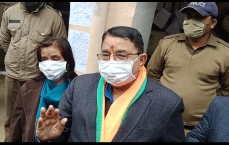 भाजपा के रायपुर सीट से उमेश शर्मा काऊ पहुंचे नामांकन कराने भाजपा के रायपुर सीट से उमेश शर्मा काऊ पहुंचे नामांकन कराने