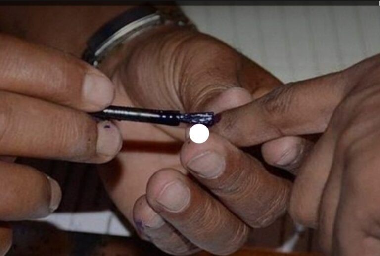 वोट देने पहुंचा वोटर मृत घोषित वोट देने पहुंचा वोटर मृत घोषित