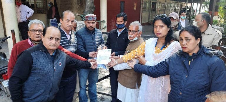 चोटीवाला होटल के मालिक राजकुमार ने संपूर्ण पहाड़ी समाज के खिलाफ की अभद्र टिप्पणी , महानगर अध्यक्ष देहरादून दीपक रावत की अध्यक्षता में दिया ज्ञापन चोटीवाला होटल के मालिक राजकुमार ने संपूर्ण पहाड़ी समाज के खिलाफ की अभद्र टिप्पणी , महानगर अध्यक्ष देहरादून दीपक रावत की अध्यक्षता में दिया ज्ञापन