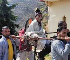 Uttarakhand Election 2022: मतदान को लेकर बुजुर्गों में उत्साह, कहीं कुर्सी पर आए; तो कहीं लाठी बनी सहारा Uttarakhand Election 2022: मतदान को लेकर बुजुर्गों में उत्साह, कहीं कुर्सी पर आए; तो कहीं लाठी बनी सहारा