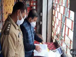 शराब के ठेके से टोकन लेकर राजनीतिक पार्टियों के कार्यकर्ताओं को हो रही थी सप्लाई, सीज शराब के ठेके से टोकन लेकर राजनीतिक पार्टियों के कार्यकर्ताओं को हो रही थी सप्लाई, सीज