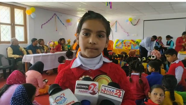 चमोली :सभी छात्र छात्राओं को दिया गया वार्षिक परीक्षा फल सम्मान पूर्वक,अंशिका वर्मा रही पूरे स्कूल में अवल चमोली :सभी छात्र छात्राओं को दिया गया वार्षिक परीक्षा फल सम्मान पूर्वक,अंशिका वर्मा रही पूरे स्कूल में अवल
