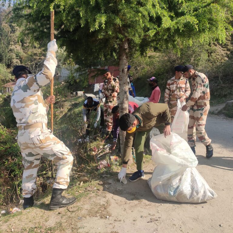जोशीमठ : नगर पालिका परिषद जोशीमठ लगातार चला रही स्वच्छता अभियान कार्यक्रम जोशीमठ : नगर पालिका परिषद जोशीमठ लगातार चला रही स्वच्छता अभियान कार्यक्रम