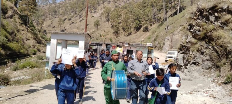 एक अप्रैल का यही संदेश-हर बच्चे का लें प्रवेश इस नारे के साथ विशाल जन जागरूकता रैली निकाल कर जन जन को किया जागरूक एक अप्रैल का यही संदेश-हर बच्चे का लें प्रवेश इस नारे के साथ विशाल जन जागरूकता रैली निकाल कर जन जन को किया जागरूक