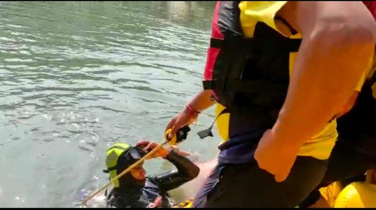 उत्तराखंड :भागीरथी नदी में डूबे युवक के शव को किया गया बरामद उत्तराखंड :भागीरथी नदी में डूबे युवक के शव को किया गया बरामद