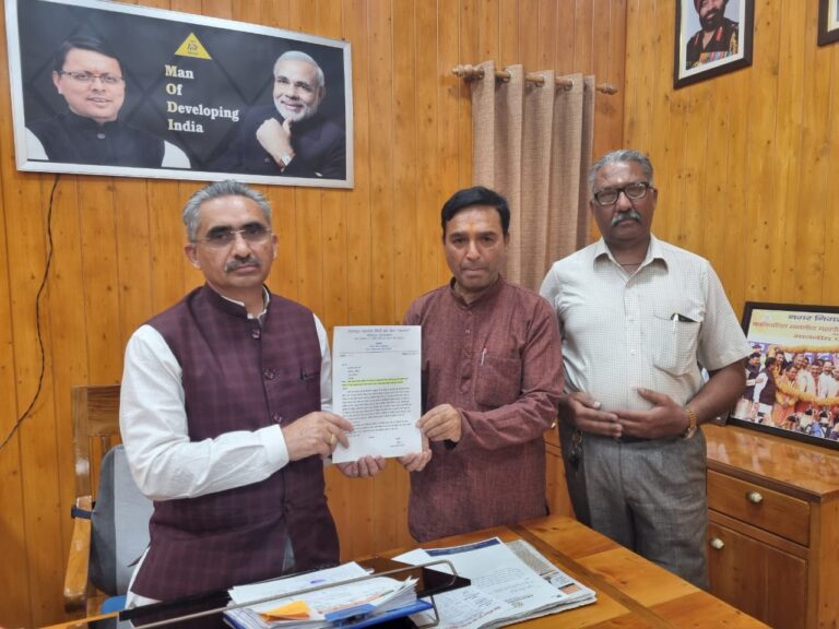 उत्तराखंड :सिटी बस यूनियन ने दोबारा मेयर सुनील उनियाल गामा को दिया गया एक प्रत्यावेदन उत्तराखंड :सिटी बस यूनियन ने दोबारा मेयर सुनील उनियाल गामा को दिया गया एक प्रत्यावेदन
