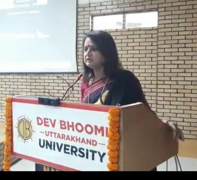 राष्ट्रीय संगोष्ठी में उच्च शिक्षा के स्तर को बेहतर बनाने पर ज़ोर