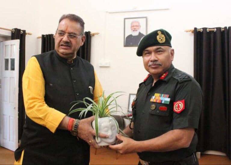 प्रदेश के विभिन्न सैन्य मुद्दों को लेकर जीओसी से वार्ता करते सैनिक कल्याण मंत्री गणेश जोशी प्रदेश के विभिन्न सैन्य मुद्दों को लेकर जीओसी से वार्ता करते सैनिक कल्याण मंत्री गणेश जोशी