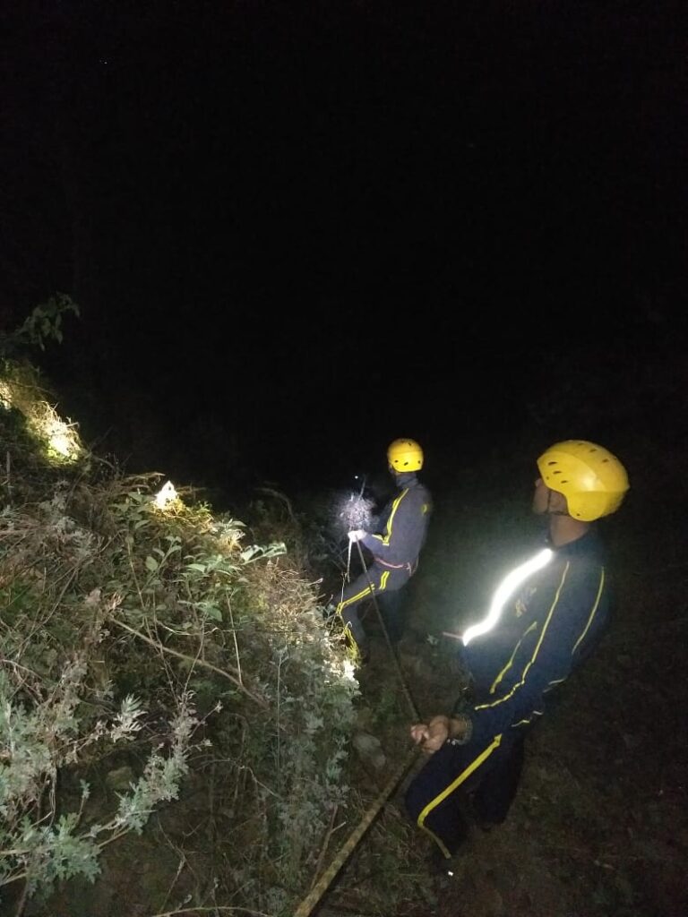 टिहरी – रजाखेत घनसाली इलाके में वाहन खाई में गिरने से,हुआ भीषण हादसा ,चालक की मौत, शव बरामद टिहरी – रजाखेत घनसाली इलाके में वाहन खाई में गिरने से,हुआ भीषण हादसा ,चालक की मौत, शव बरामद