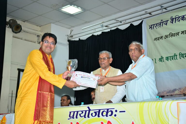 श्री डॉ० आशीष कुलश्रेष्ठ प्रतिष्ठित ज्योतिष विज्ञान शिरोमणि से सम्मानित श्री डॉ० आशीष कुलश्रेष्ठ प्रतिष्ठित ज्योतिष विज्ञान शिरोमणि से सम्मानित