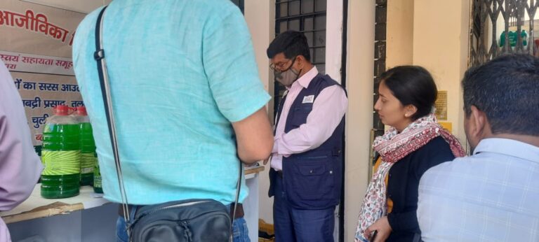 घटतोली, ओवर रेटिंग पर चला अभियान जिला पूर्ति अधिकारी के नेतृत्व में मारा छापा घटतोली, ओवर रेटिंग पर चला अभियान जिला पूर्ति अधिकारी के नेतृत्व में मारा छापा