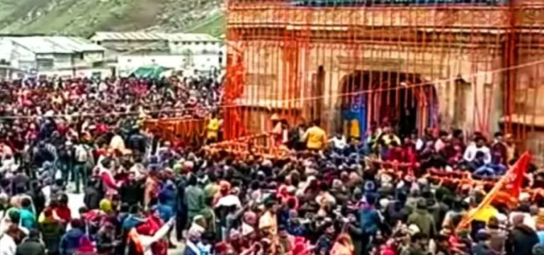 केदारनाथ: केदारबाबा के दर्शन के लिए भारी संख्या में उमड़ा जनसैलाब, खुले में रात बिता रहे श्रद्धालु केदारनाथ: केदारबाबा के दर्शन के लिए भारी संख्या में उमड़ा जनसैलाब, खुले में रात बिता रहे श्रद्धालु