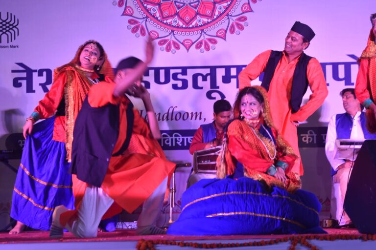 सांस्कृतिक ग्रुप दानपुर लोक कला सांस्कृतिक संगम हल्द्वानी ग्रुप द्वारा रंगारग कार्य क्रम किया गया प्रस्तुत सांस्कृतिक ग्रुप दानपुर लोक कला सांस्कृतिक संगम हल्द्वानी ग्रुप द्वारा रंगारग कार्य क्रम किया गया प्रस्तुत
