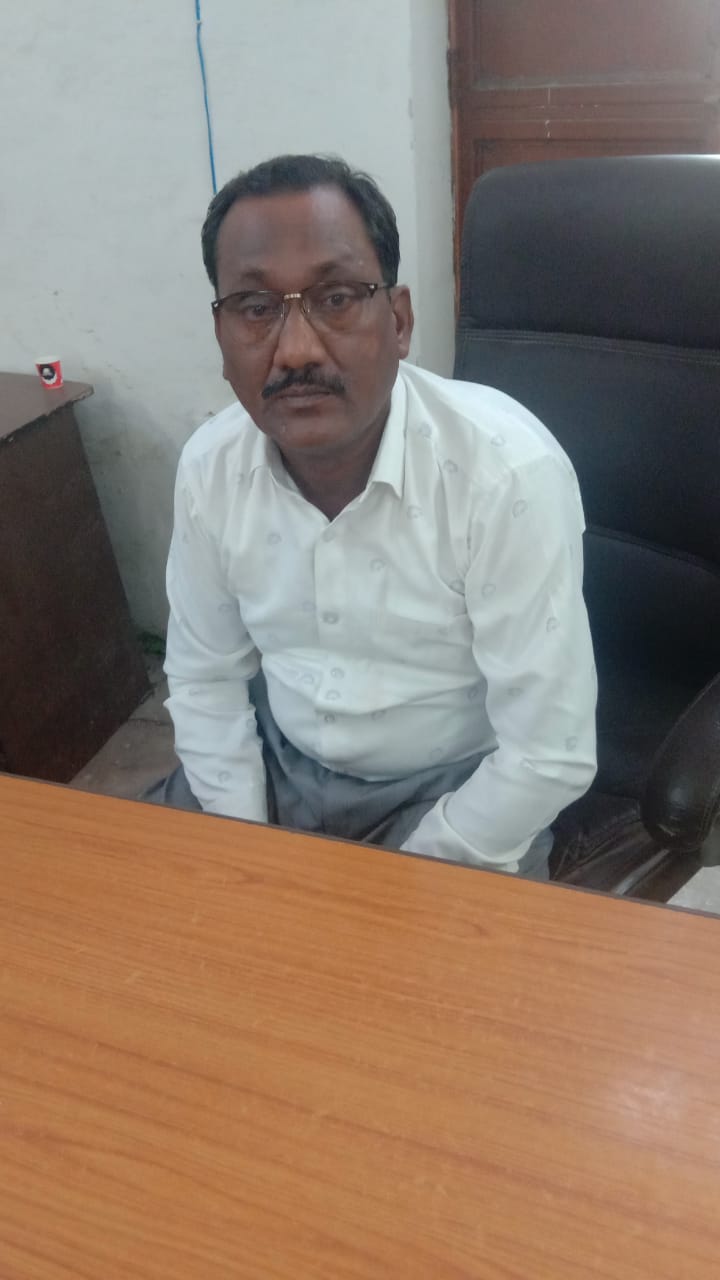 भ्रष्टाचार के चलते पुलिस ने किया कानूनगो को गिरफ्तार भ्रष्टाचार के चलते पुलिस ने किया कानूनगो को गिरफ्तार