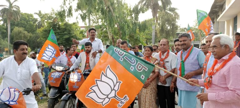 प्रधानमंत्री मोदी ने बदली युवाओं की सोच-मदन कौशिक प्रधानमंत्री मोदी ने बदली युवाओं की सोच-मदन कौशिक