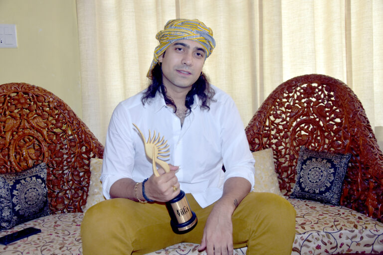 बॉलीवुड सिंगर जुबिन नौटियाल ‘सर्वश्रेष्ठ पार्श्व गायक’ के लिए IIFA पुरस्कार के साथ लौटे देहरादून बॉलीवुड सिंगर जुबिन नौटियाल ‘सर्वश्रेष्ठ पार्श्व गायक’ के लिए IIFA पुरस्कार के साथ लौटे देहरादून