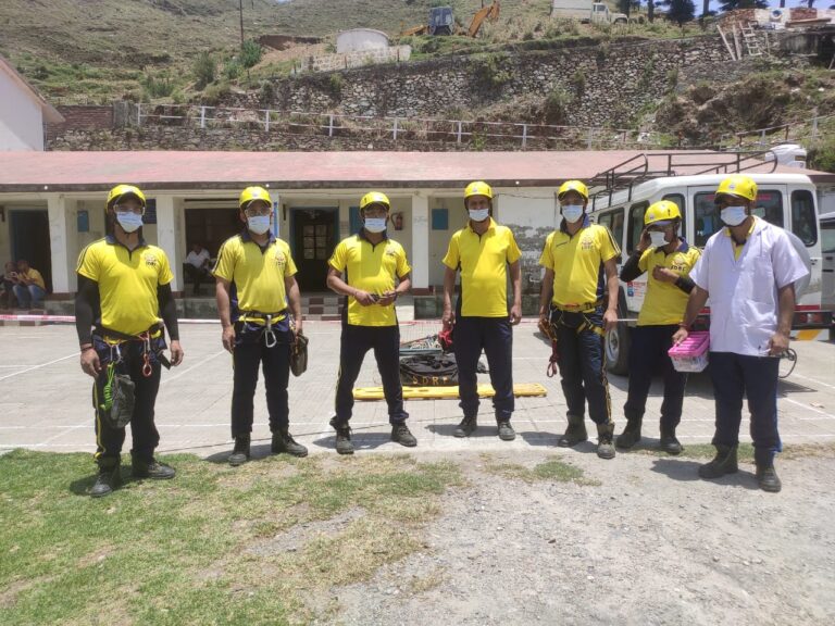 SDRF द्वारा जनपद देहरादून के चकराता क्षेत्रान्तर्गत लांगा पोखरी में भूस्खलन से संबंधित मॉक ड्रिल में किया गया प्रतिभाग SDRF द्वारा जनपद देहरादून के चकराता क्षेत्रान्तर्गत लांगा पोखरी में भूस्खलन से संबंधित मॉक ड्रिल में किया गया प्रतिभाग