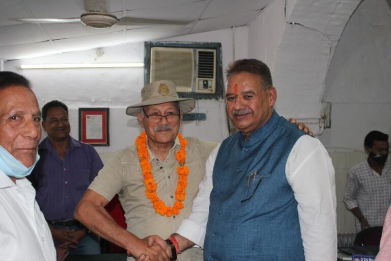सैनिक पुत्र मुख्यमंत्री की जीत पर उत्तराखंड एक्ससर्विस लीग द्वारा सैनिक कल्याण मंत्री गणेश जोशी का किया स्वागत सैनिक पुत्र मुख्यमंत्री की जीत पर उत्तराखंड एक्ससर्विस लीग द्वारा सैनिक कल्याण मंत्री गणेश जोशी का किया स्वागत