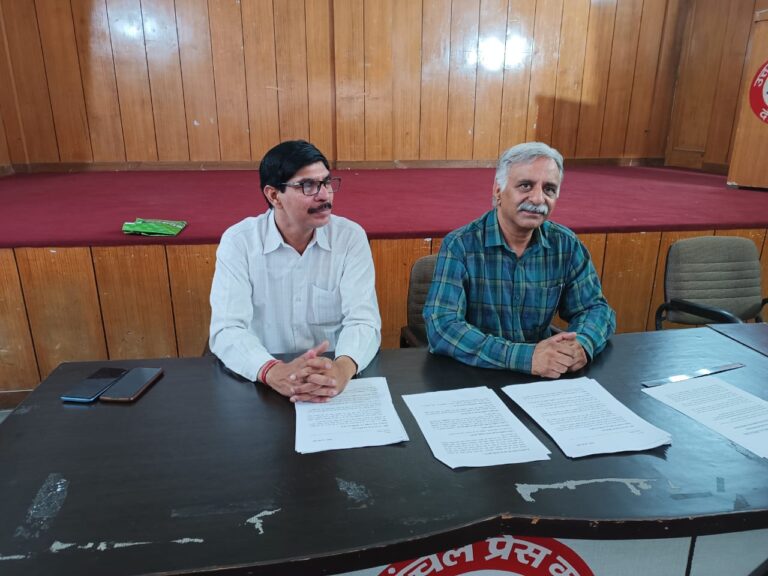 देहरादून :स्पैक्स का जन -जन शुद्व जल अभियान जारी देहरादून :स्पैक्स का जन -जन शुद्व जल अभियान जारी