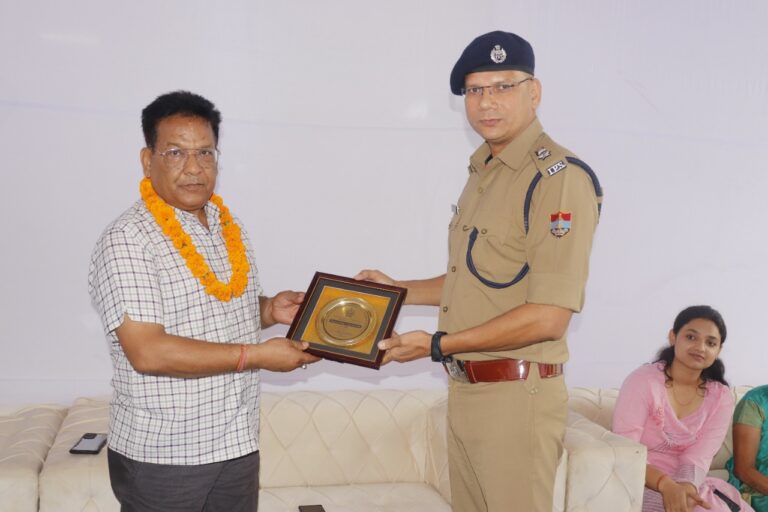 श्री प्रकाश चंद्र देवली, अपर पुलिस अधीक्षक, आज अधिवर्षता अवधि पूर्ण होने पर हुए सेवानिवृत ,SDRF परिवार की ओर से दी गयी भावभीनी विदाई श्री प्रकाश चंद्र देवली, अपर पुलिस अधीक्षक, आज अधिवर्षता अवधि पूर्ण होने पर हुए सेवानिवृत ,SDRF परिवार की ओर से दी गयी भावभीनी विदाई