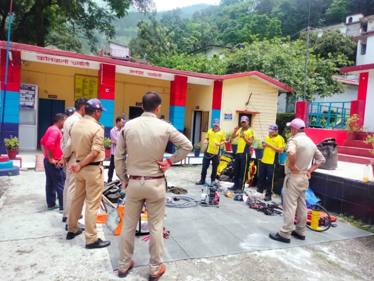 आपदा प्रशिक्षण व जनजागरूकता अभियान आपदा प्रशिक्षण व जनजागरूकता अभियान