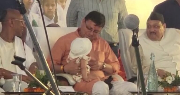 यही है सीएम धामी का निराला अंदाज, जिससे धामी करते जनता के दिल में राज यही है सीएम धामी का निराला अंदाज, जिससे धामी करते जनता के दिल में राज