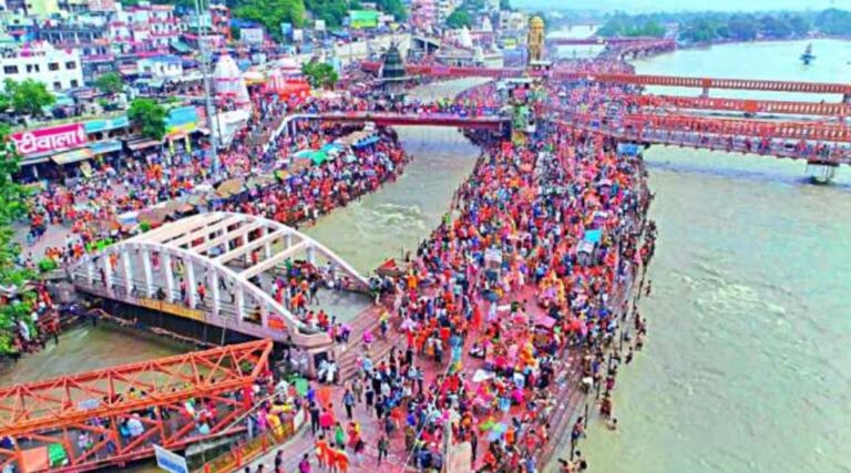 हरिद्वार में कांवड़ियों की भारी भीड़ सावन के दूसरे सोमवार को शिवालयों में हो रहा जलाभिषेक हरिद्वार में कांवड़ियों की भारी भीड़ सावन के दूसरे सोमवार को शिवालयों में हो रहा जलाभिषेक