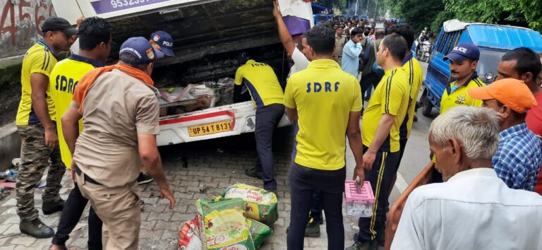PWD तिराहा, ऋषिकेश में बस दुर्घटना, बाल-बाल बचे 60 से 65 यात्री, SDRF द्वारा घायलों को दिया गया प्राथमिक उपचार PWD तिराहा, ऋषिकेश में बस दुर्घटना, बाल-बाल बचे 60 से 65 यात्री, SDRF द्वारा घायलों को दिया गया प्राथमिक उपचार
