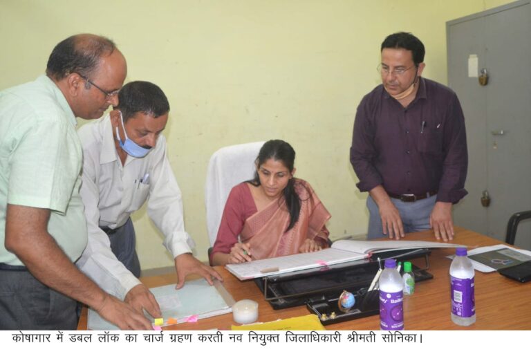 नव नियुक्त जिलाधिकारी श्रीमती सोनिका ने आज जिलाधिकारी देहरादून का पदभार ग्रहण करते हुए नव नियुक्त जिलाधिकारी श्रीमती सोनिका ने आज जिलाधिकारी देहरादून का पदभार ग्रहण करते हुए