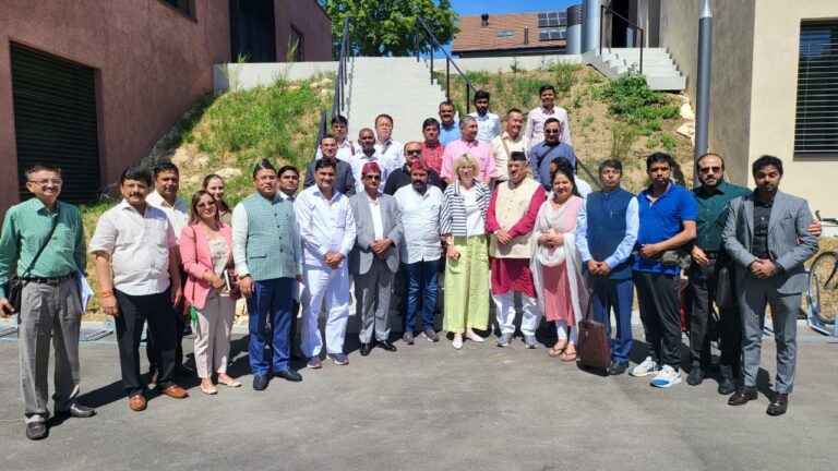 स्वीट्जरलैण्ड स्थित एफआईबीएल (जैविक कृषि अनुसंधान संस्थान) का भ्रमण करते कृषि मंत्री गणेश जोशी स्वीट्जरलैण्ड स्थित एफआईबीएल (जैविक कृषि अनुसंधान संस्थान) का भ्रमण करते कृषि मंत्री गणेश जोशी