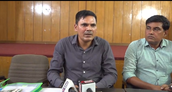 देहरादून : दिव्या खिलाड़ियों के परिजनों ने की प्रेस वार्ता , बोले खिलाड़ियों से ऐसा क्रूर मजाक ना करें देहरादून : दिव्या खिलाड़ियों के परिजनों ने की प्रेस वार्ता , बोले खिलाड़ियों से ऐसा क्रूर मजाक ना करें
